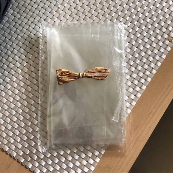 Clips Deco Party 🎈 Gift Wrap Garland Bundle - Picture 3 of 3